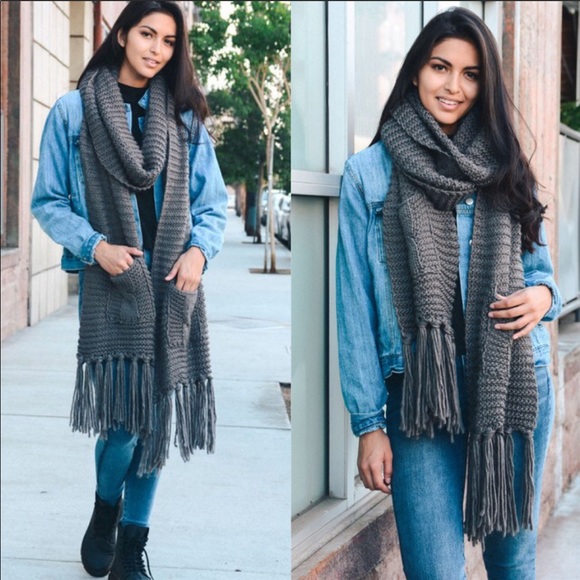 TASSEL SCARF WITH POCKETS - Picture 7 of 8